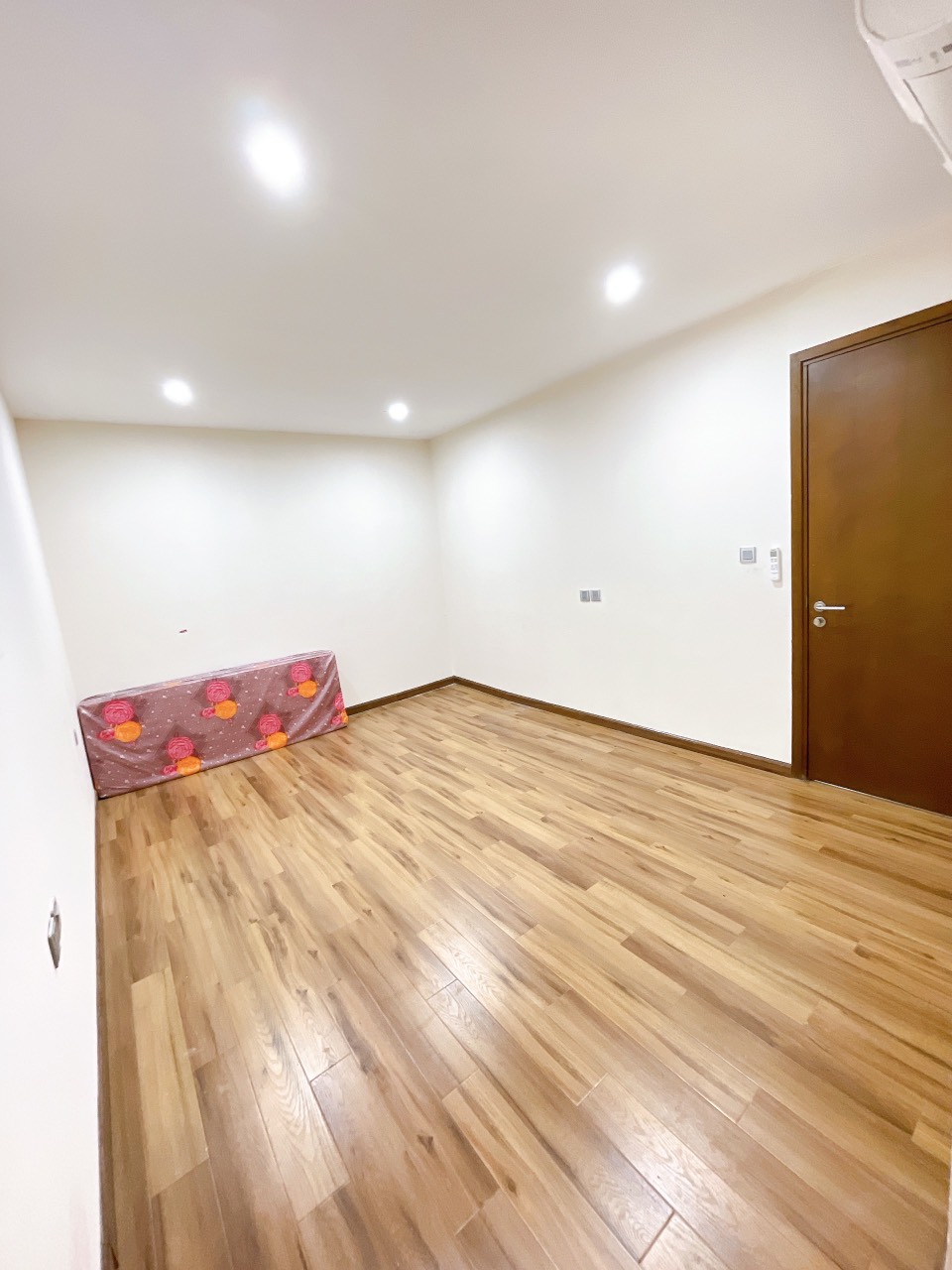 Cho thuê căn 3 ngủ N02T1 Ngoại Giao Đoàn