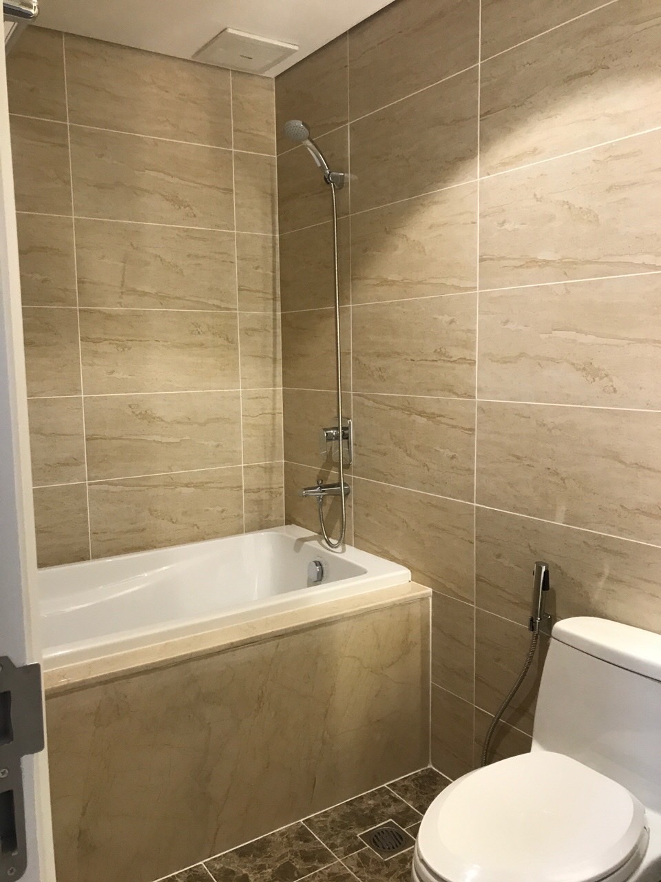 Cho thuê căn hộ Dcapitale full nội thất chỉ việc vào ở