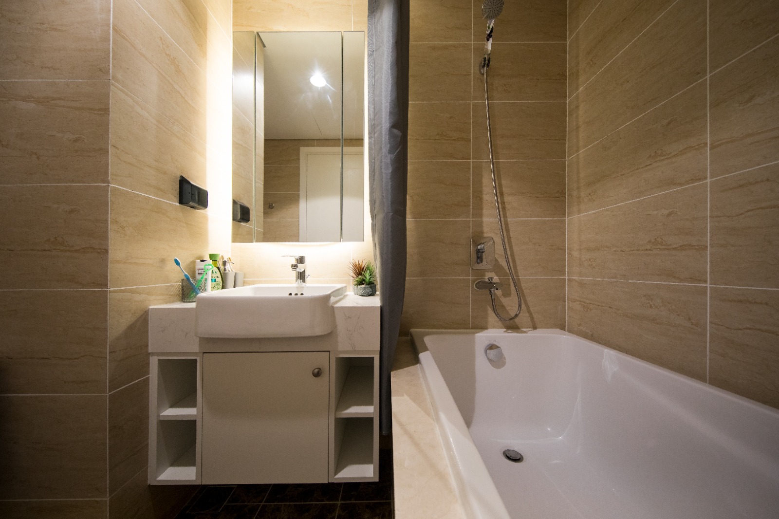 Bán căn hộ Vinhomes Dcapitale full nội thất siêu mới