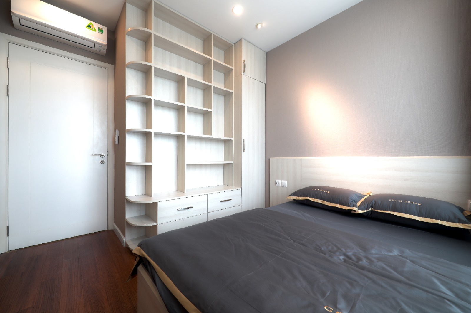 Bán căn hộ Vinhomes Dcapitale full nội thất siêu mới