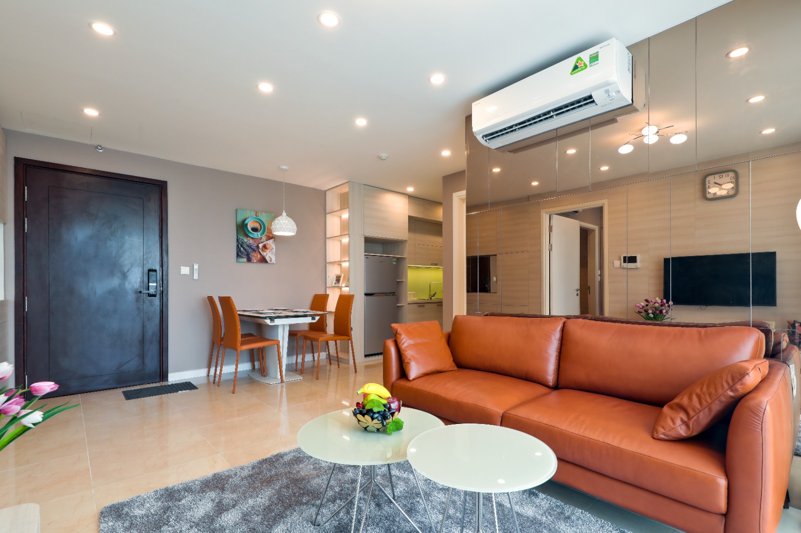 Bán căn hộ Vinhomes Dcapitale full nội thất siêu mới