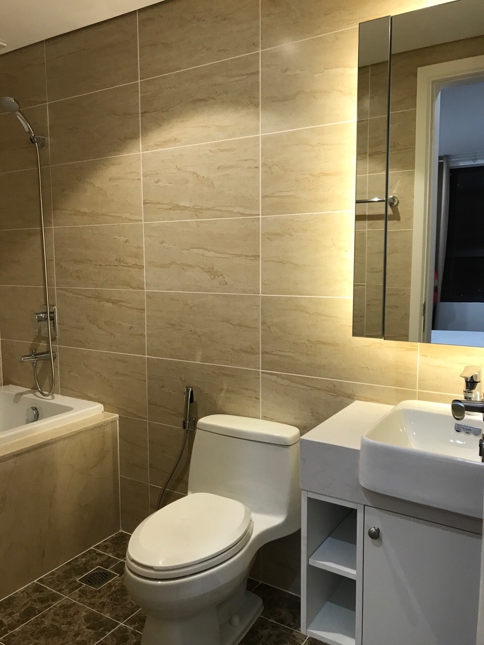 Cho thuê căn hộ Dcapitale full nội thất chỉ việc vào ở