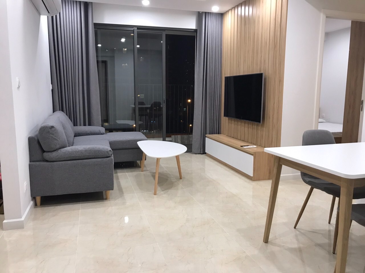 Cho thuê căn hộ Dcapitale full nội thất chỉ việc vào ở