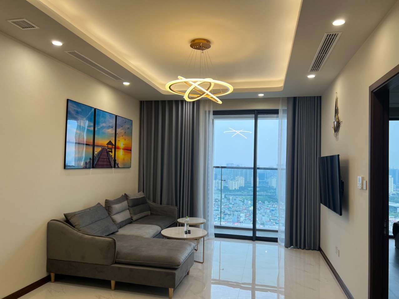 Cho thuê căn hộ tầng cao thoáng mát The Matrix One