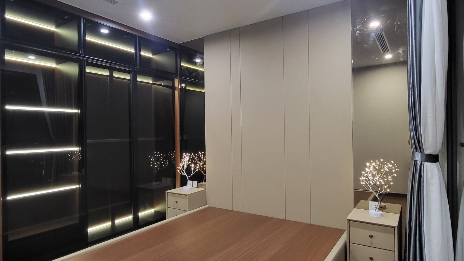 Cho thuê căn hộ tầng cao thoáng đãng The Matrix One