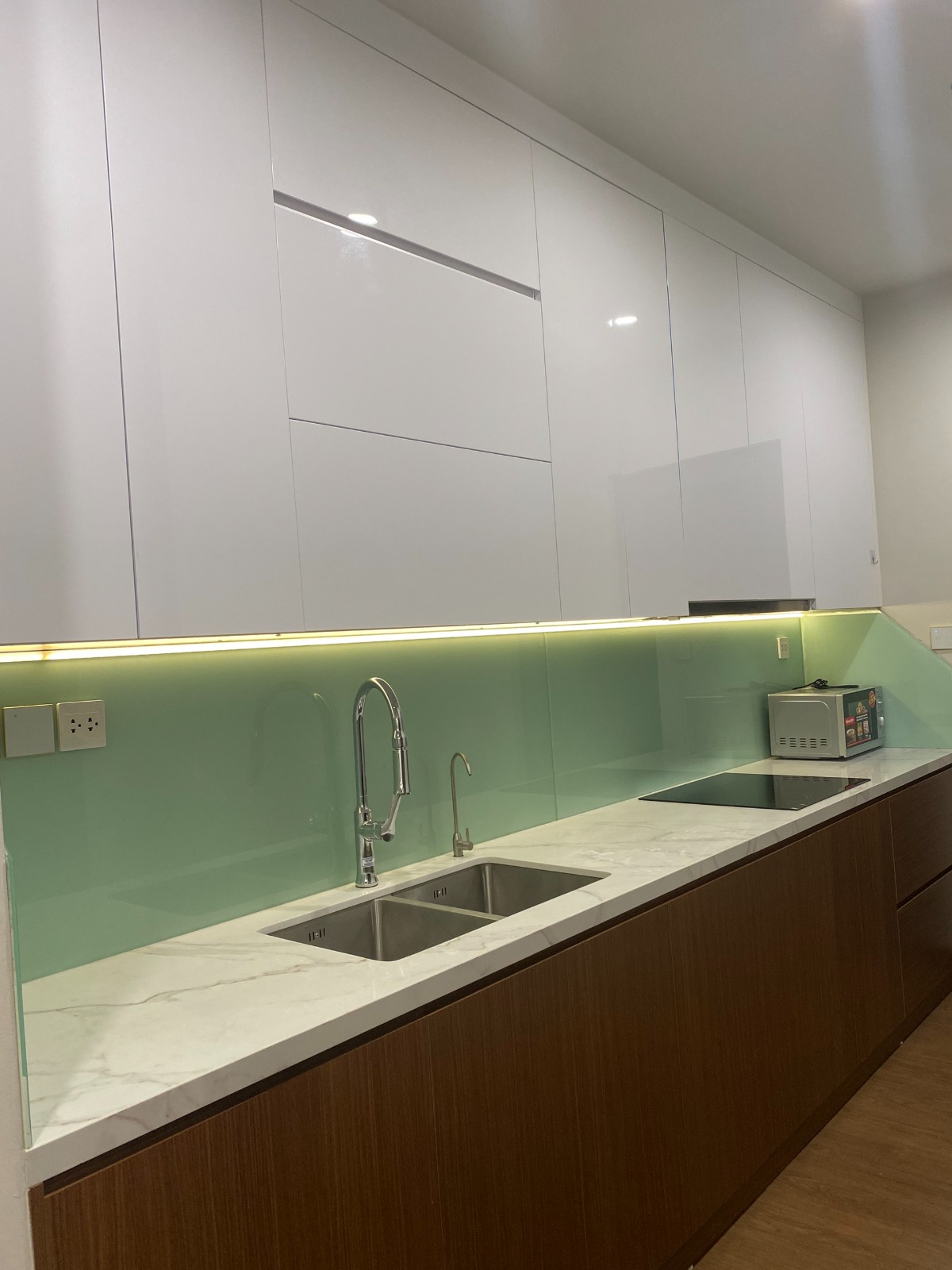 Cho thuê căn hộ tầng cao thoáng đãng The Matrix One