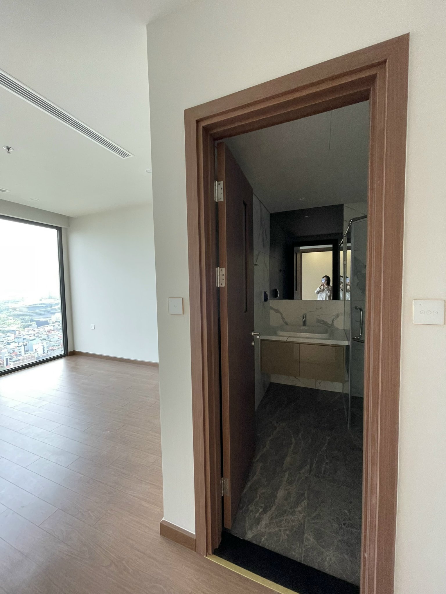 Bán căn 2 ngủ nội thất cao cấp dự án Matrix one Mễ Trì