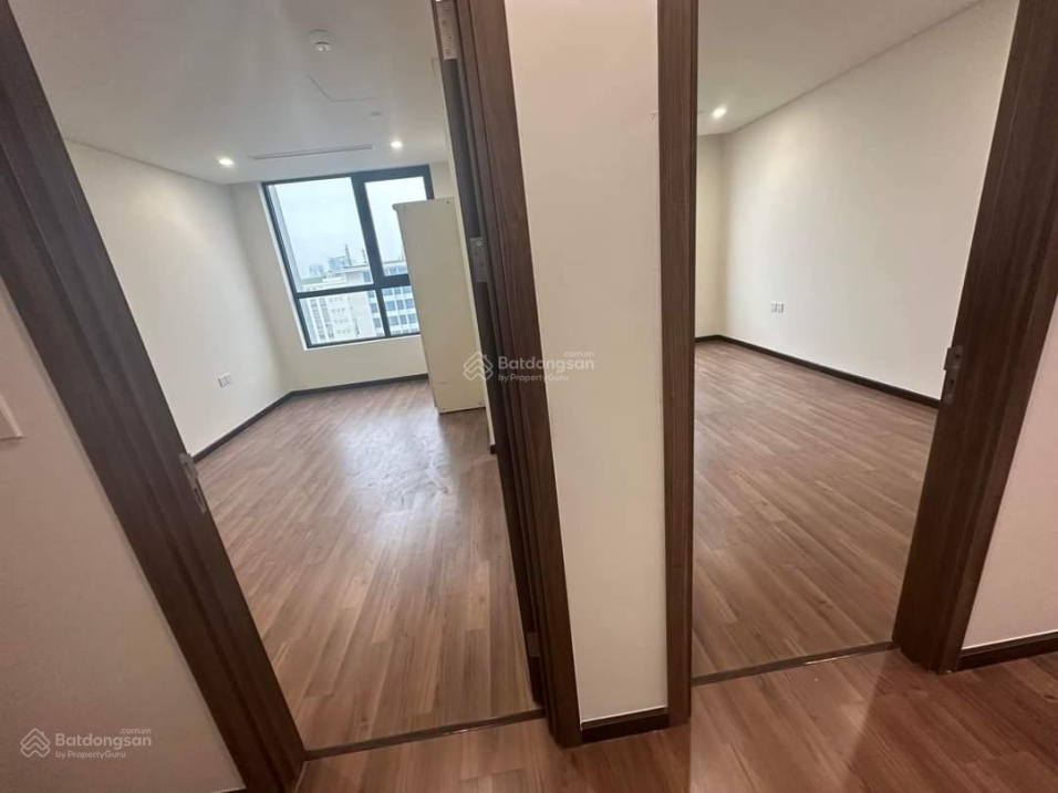 Bán gấp căn hộ 2 ngủ dự án Mipec Xuân Thủy đầy đủ nội thất liền tường