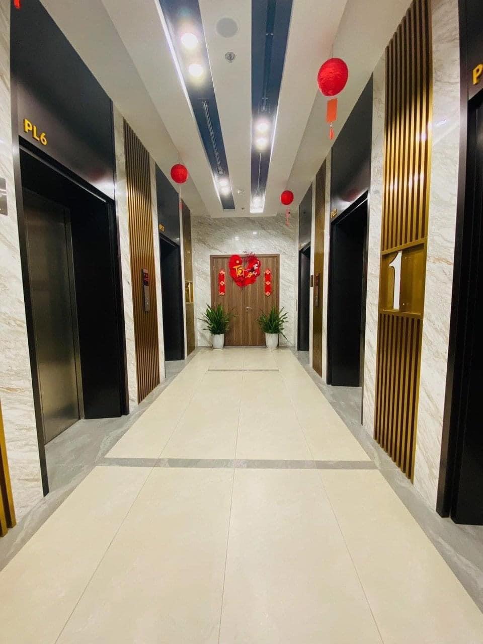 Bán căn hộ 3 ngủ đầy đủ nội thất dự án Mipec Xuân Thủy view hướng Đông mát mẻ, thoáng 