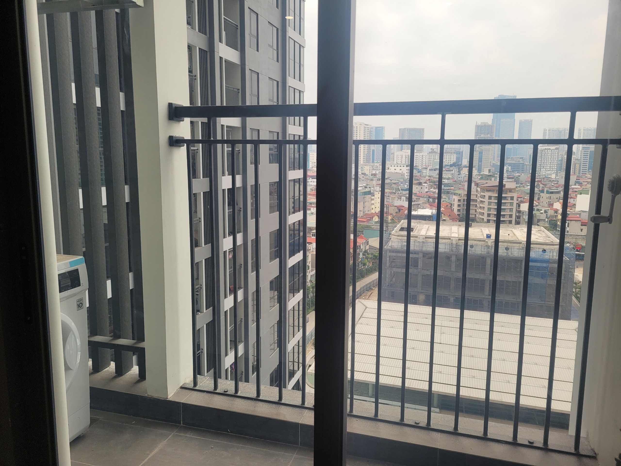 Cho thuê căn 2 ngủ Dự án Mipec Xuân Thủy đủ đồ view hướng Đông mát mẻ