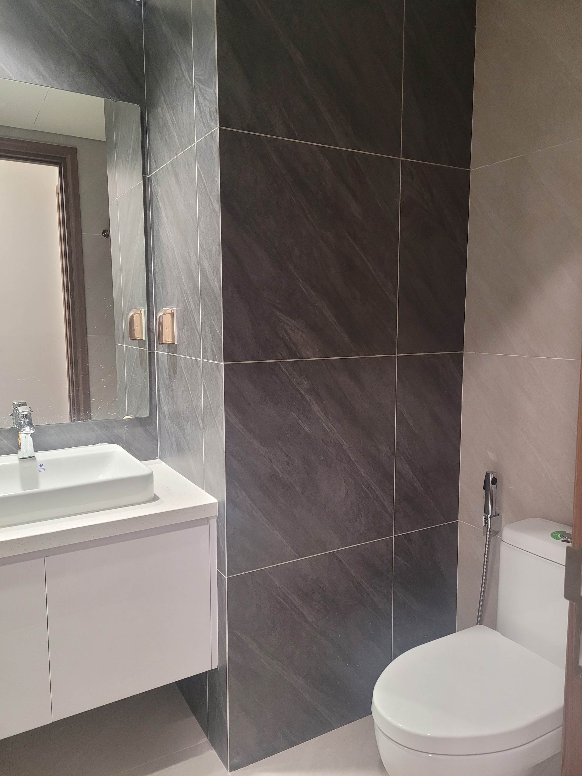 Cho thuê căn 2 ngủ Dự án Mipec Xuân Thủy đủ đồ view hướng Đông mát mẻ