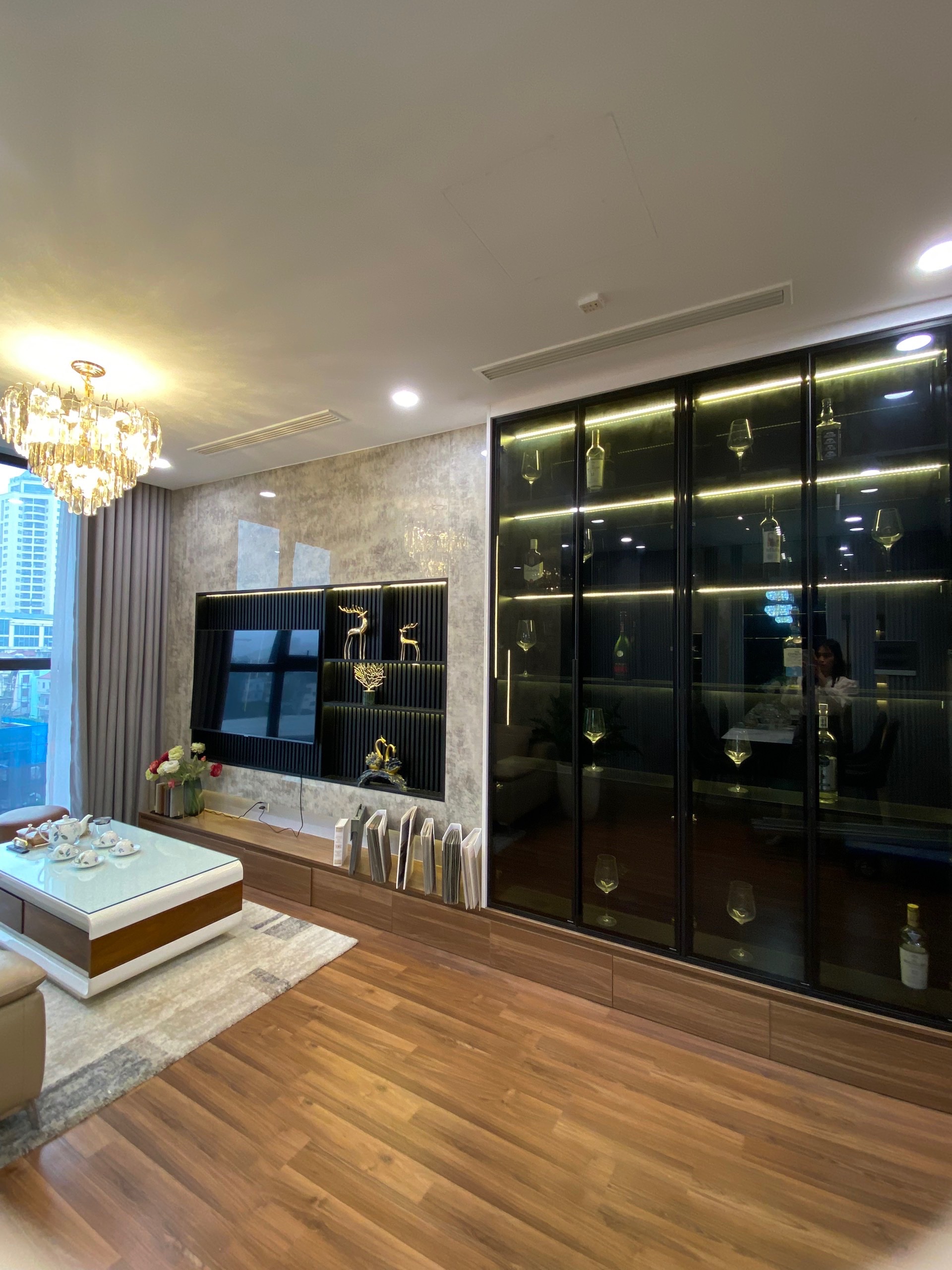 Cho thuê căn 2 ngủ full nội thất cao cấp view hướng Nam quảng trường dự án Mipec Xuân Thủy