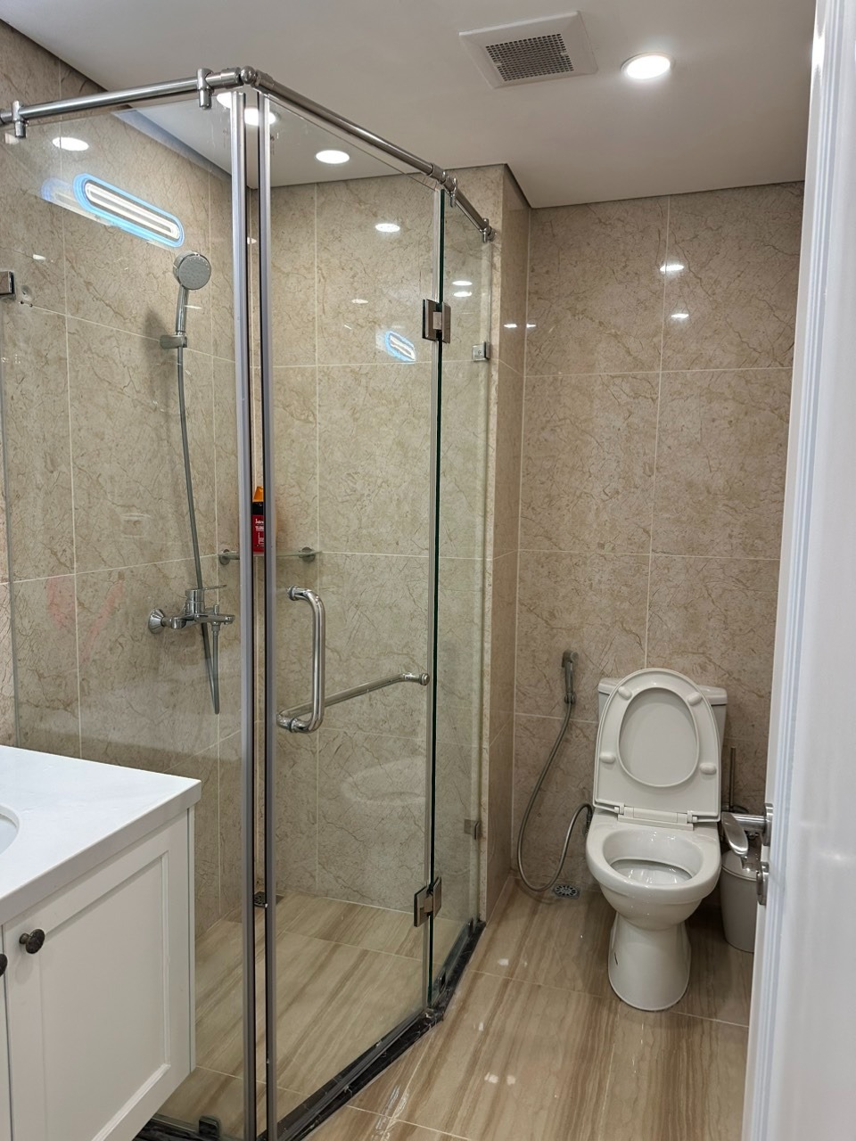 Cho thuê căn hộ D. Le Roi Soleil 2 ngủ sang trọng 