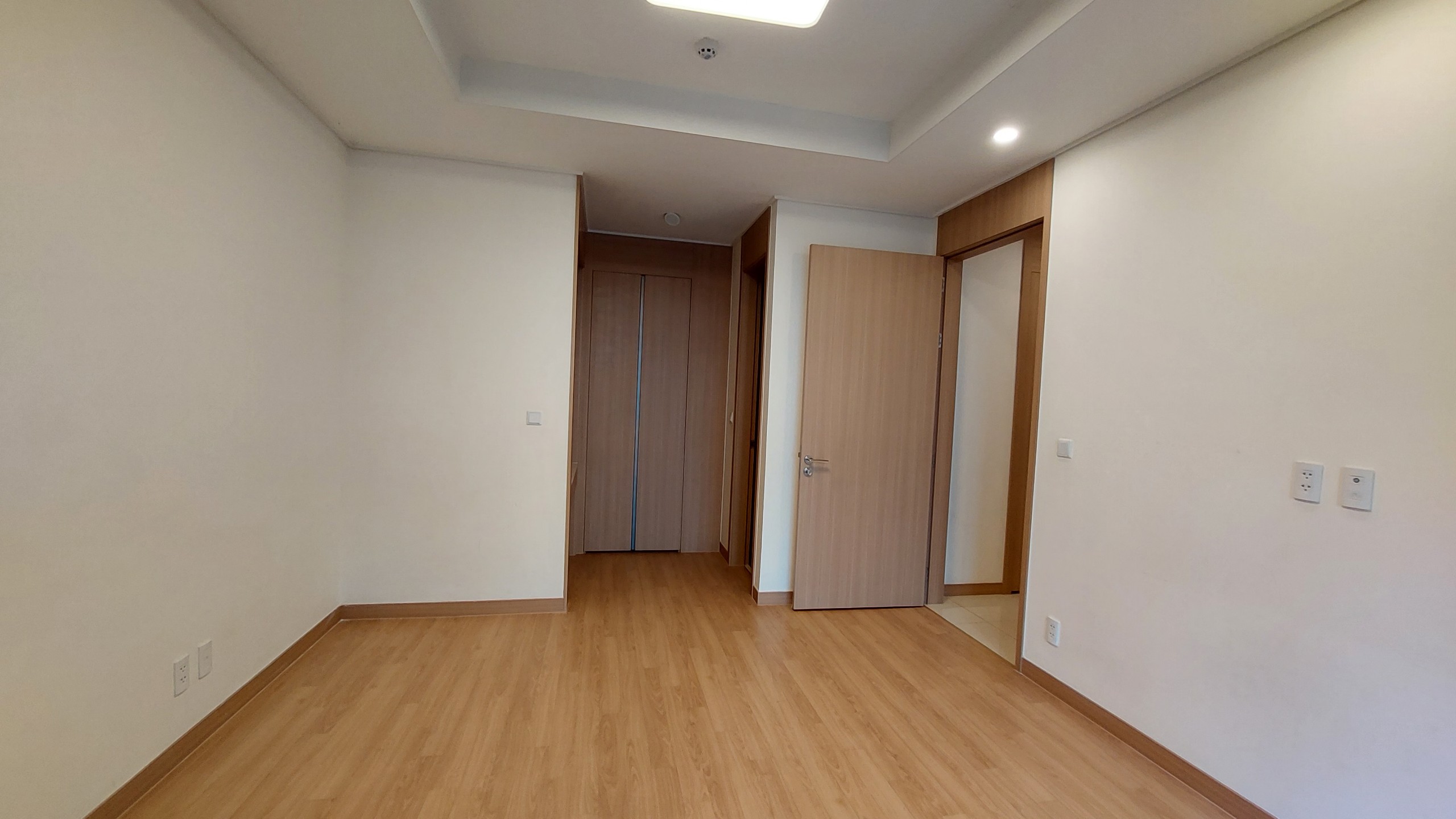 Cho thuê căn hộ 2 ngủ Không đồ Chung cư Starlake